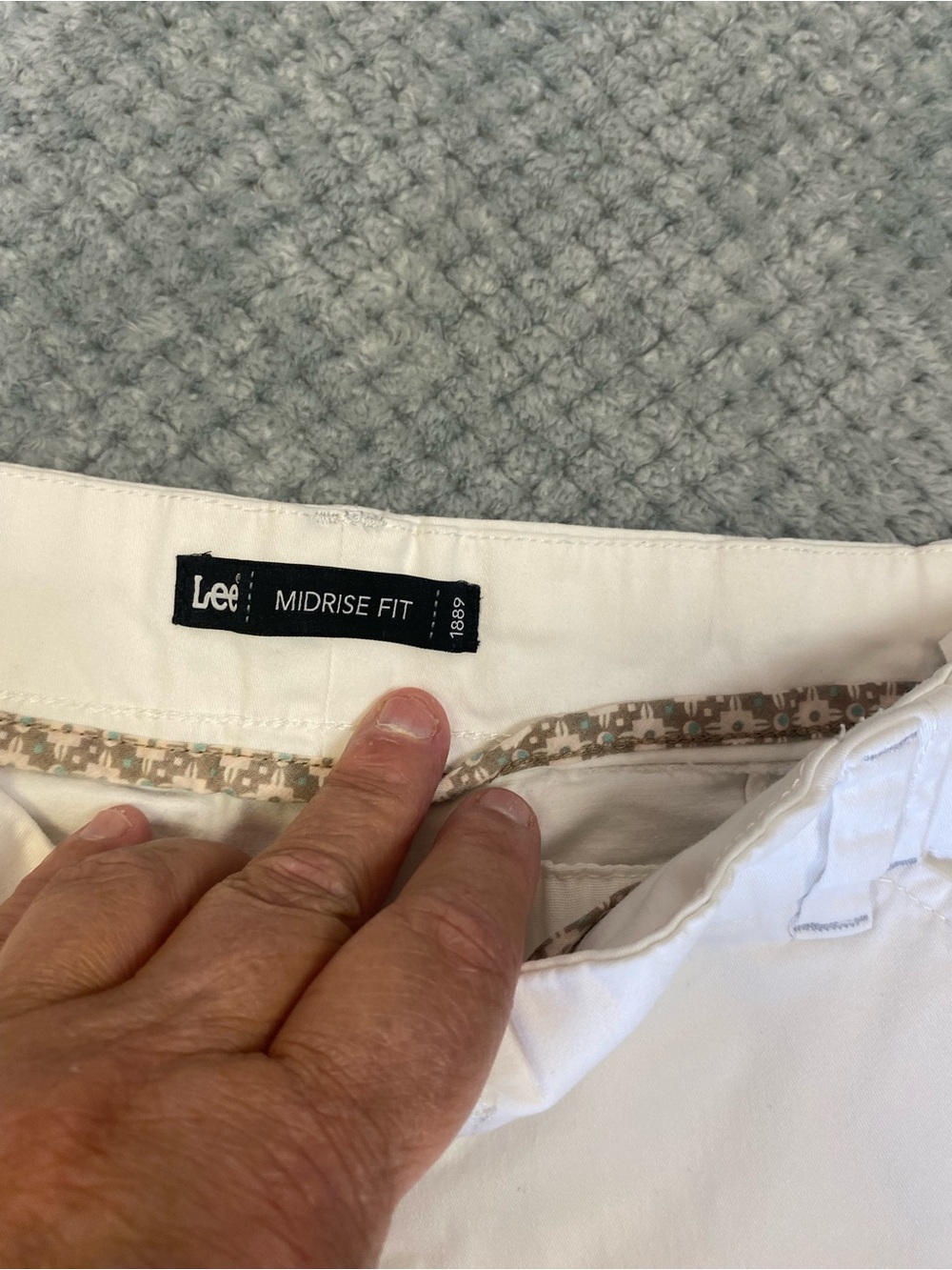 Lee White Women’s Bermuda Shorts - Picture 4 of 8